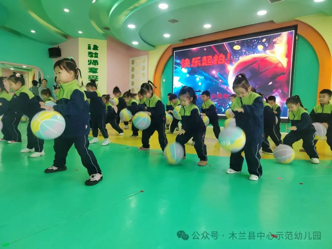 老年人如何安全地进行篮球接球训练?_0